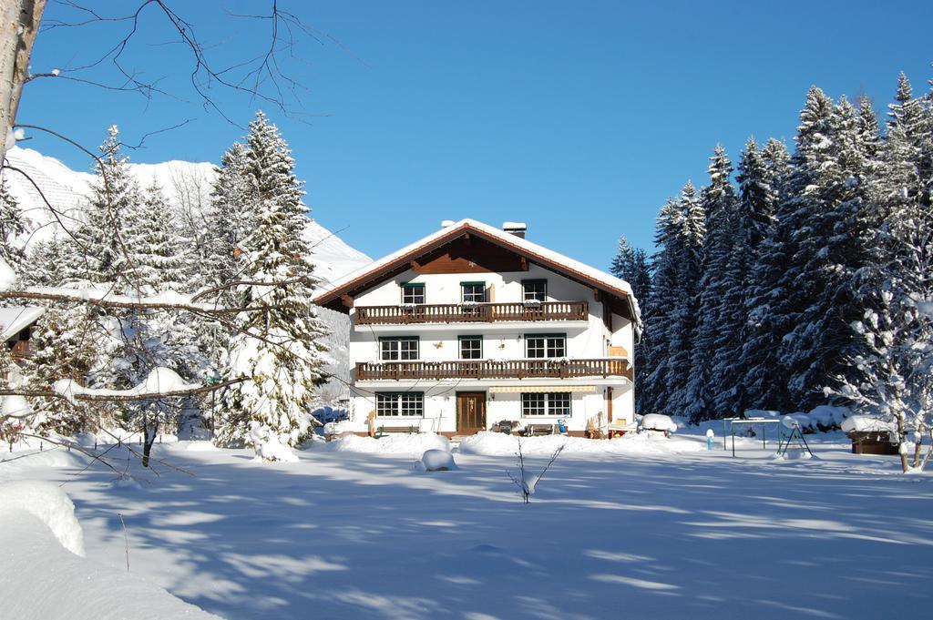 Haus Waldrast Apartamento Elbigenalp Exterior foto