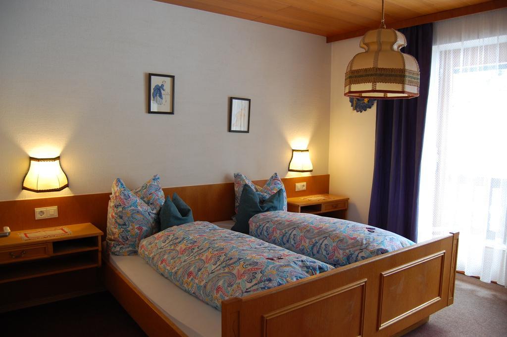 Haus Waldrast Apartamento Elbigenalp Quarto foto