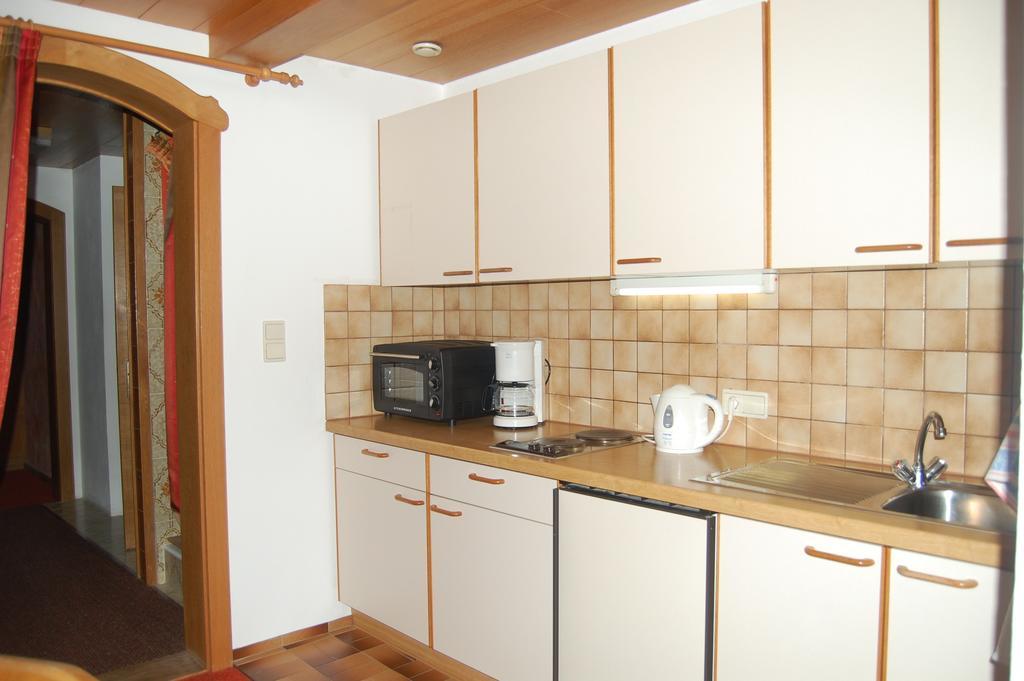 Haus Waldrast Apartamento Elbigenalp Quarto foto