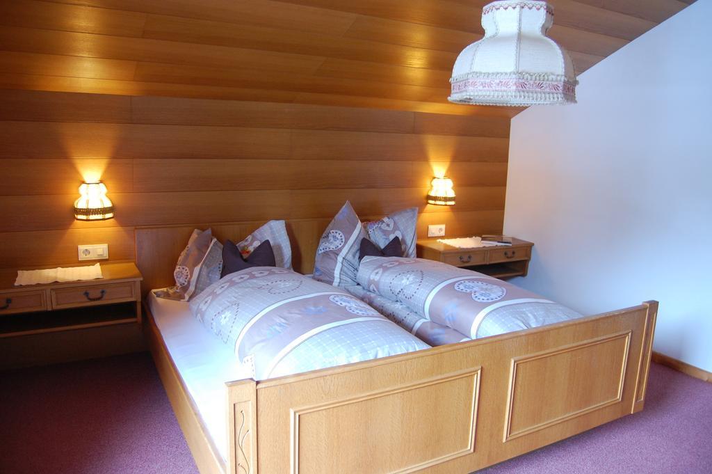 Haus Waldrast Apartamento Elbigenalp Quarto foto