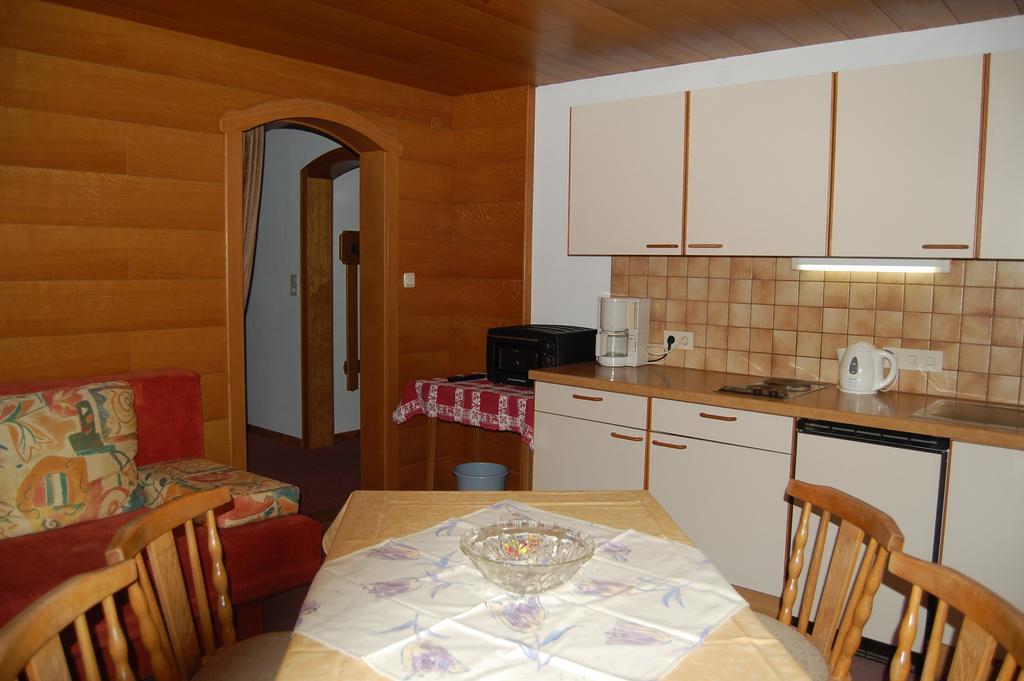 Haus Waldrast Apartamento Elbigenalp Quarto foto