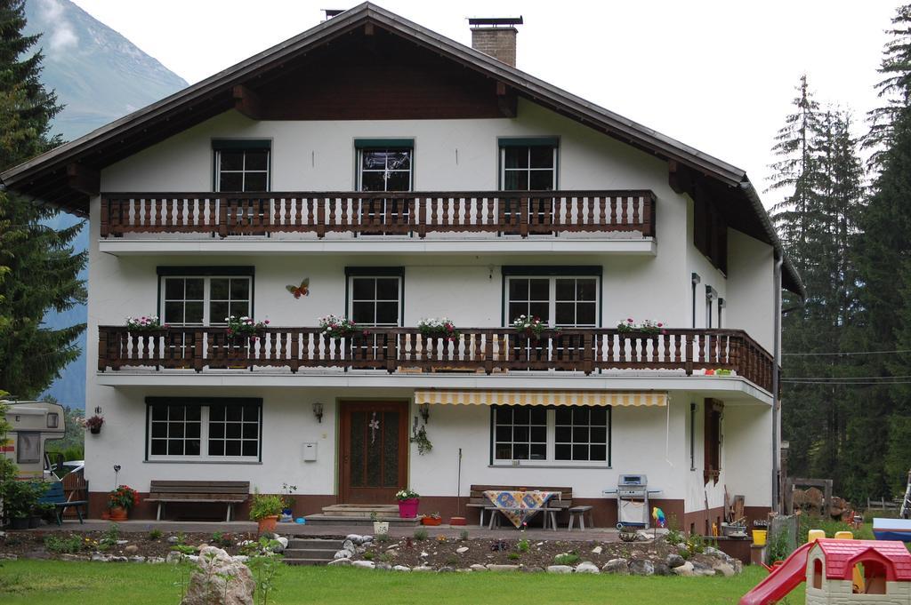 Haus Waldrast Apartamento Elbigenalp Quarto foto