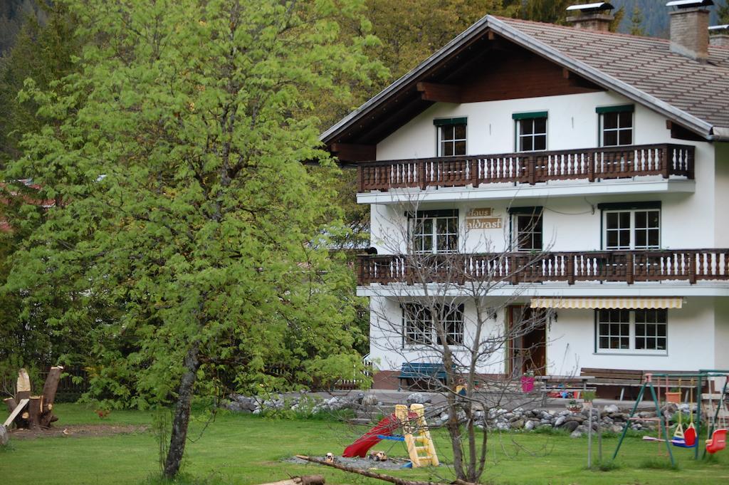 Haus Waldrast Apartamento Elbigenalp Exterior foto
