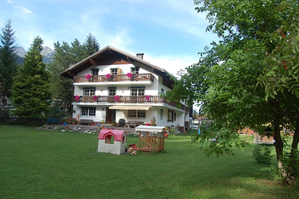 Haus Waldrast Apartamento Elbigenalp Exterior foto